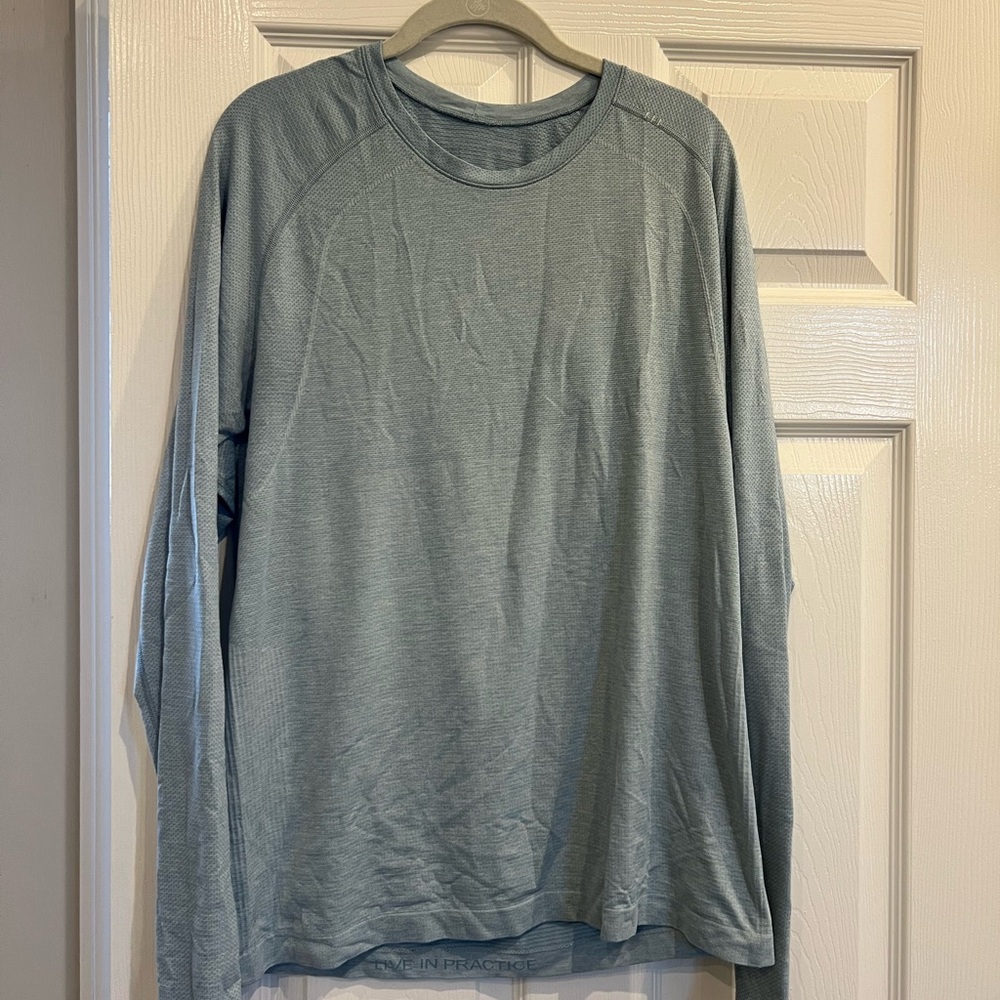 Men’s Lululemon long sleeve size large!